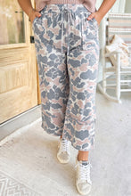 Load image into Gallery viewer, Khaki Camouflage Print Patch Pockets Ankle-Length Plus Size Pants