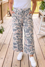 Load image into Gallery viewer, Khaki Camouflage Print Patch Pockets Ankle-Length Plus Size Pants